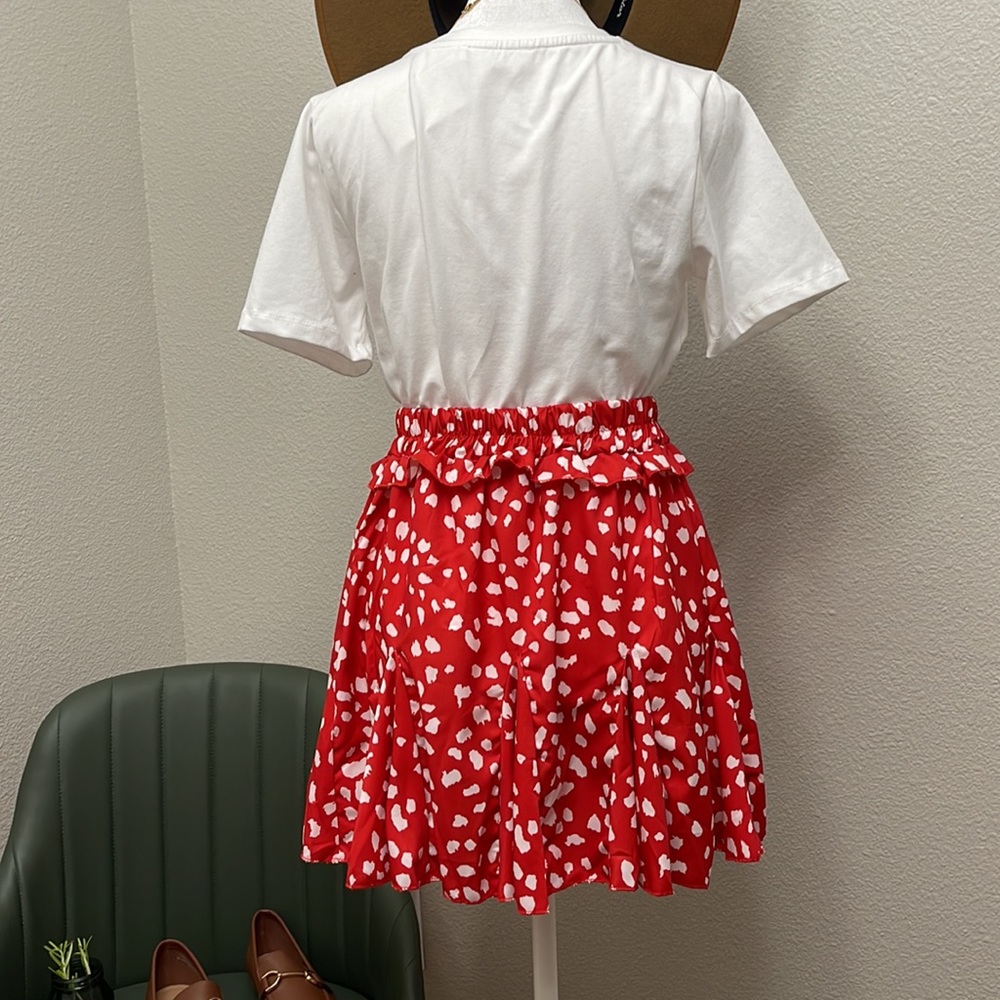 Red and white skirt - Picture 10 of 12